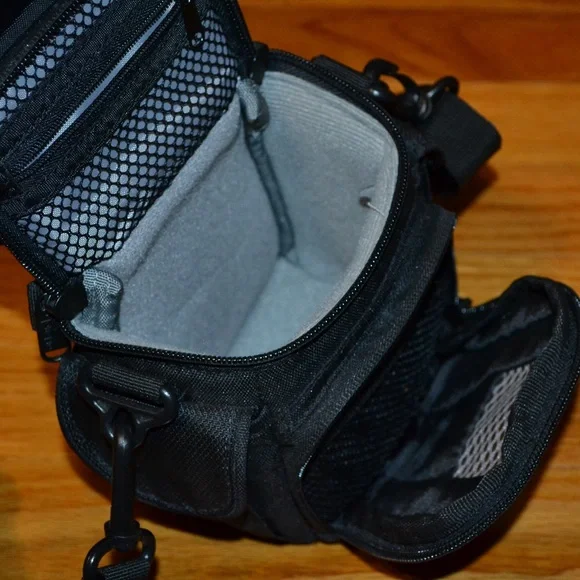 Lowepro camera case - Picture 6 of 15